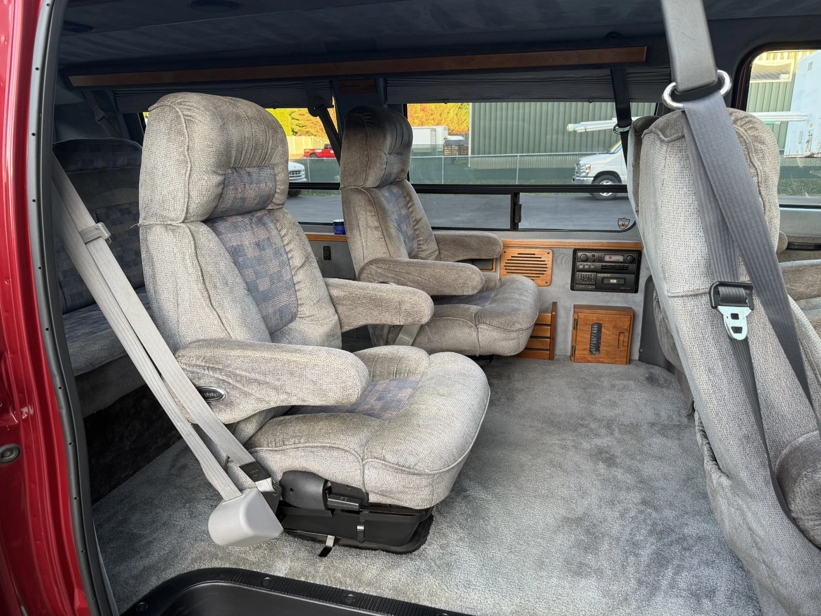 1996 Ford E-Series Van - Image 11