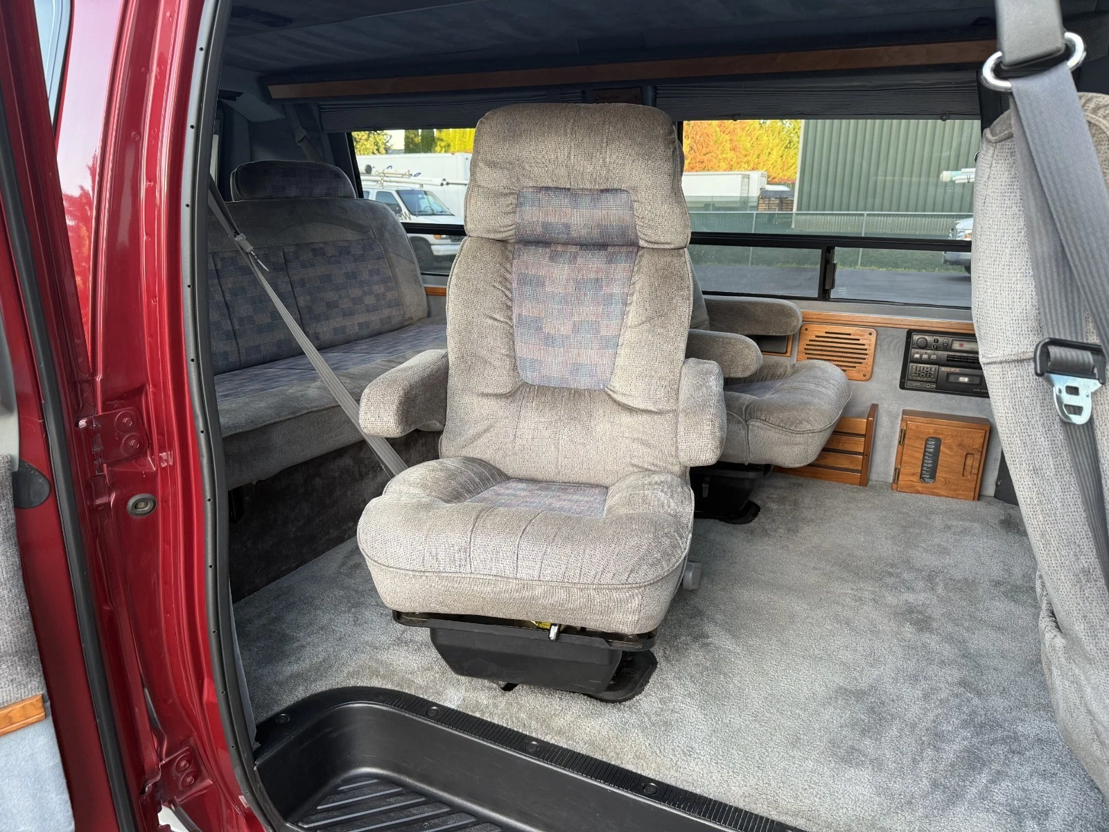 1996 Ford E-Series Van - Image 14