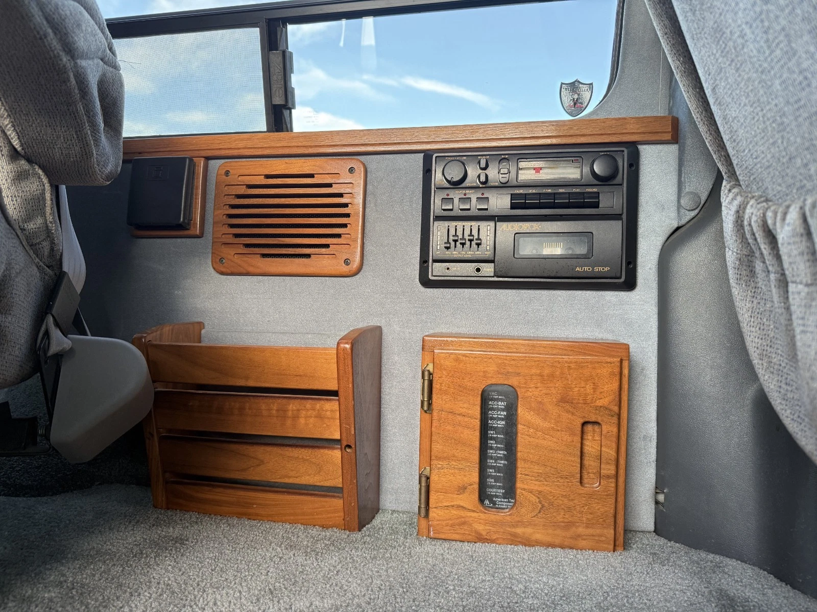 1996 Ford E-Series Van - Image 17