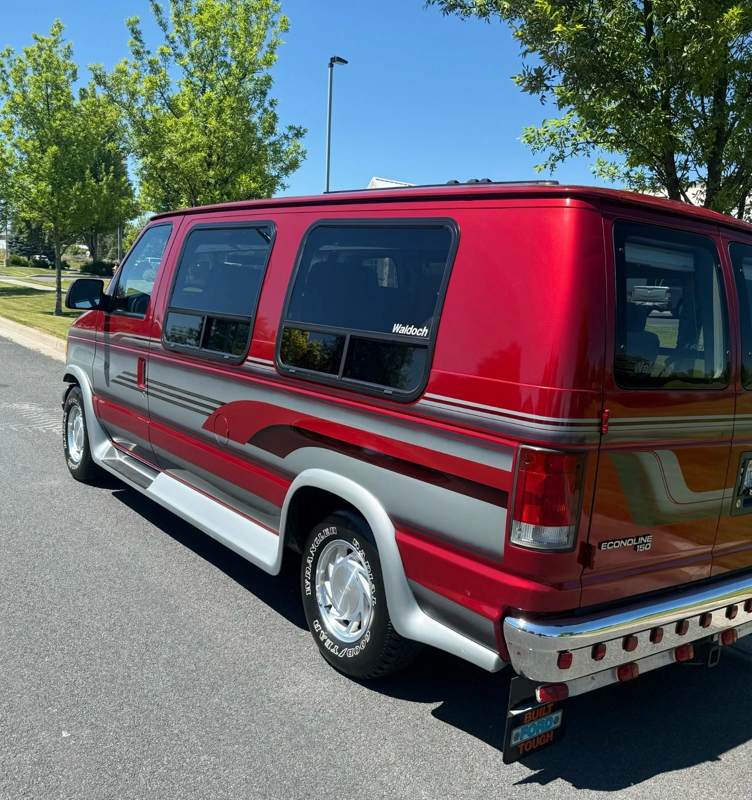 1996 Ford E-Series Van - Image 2