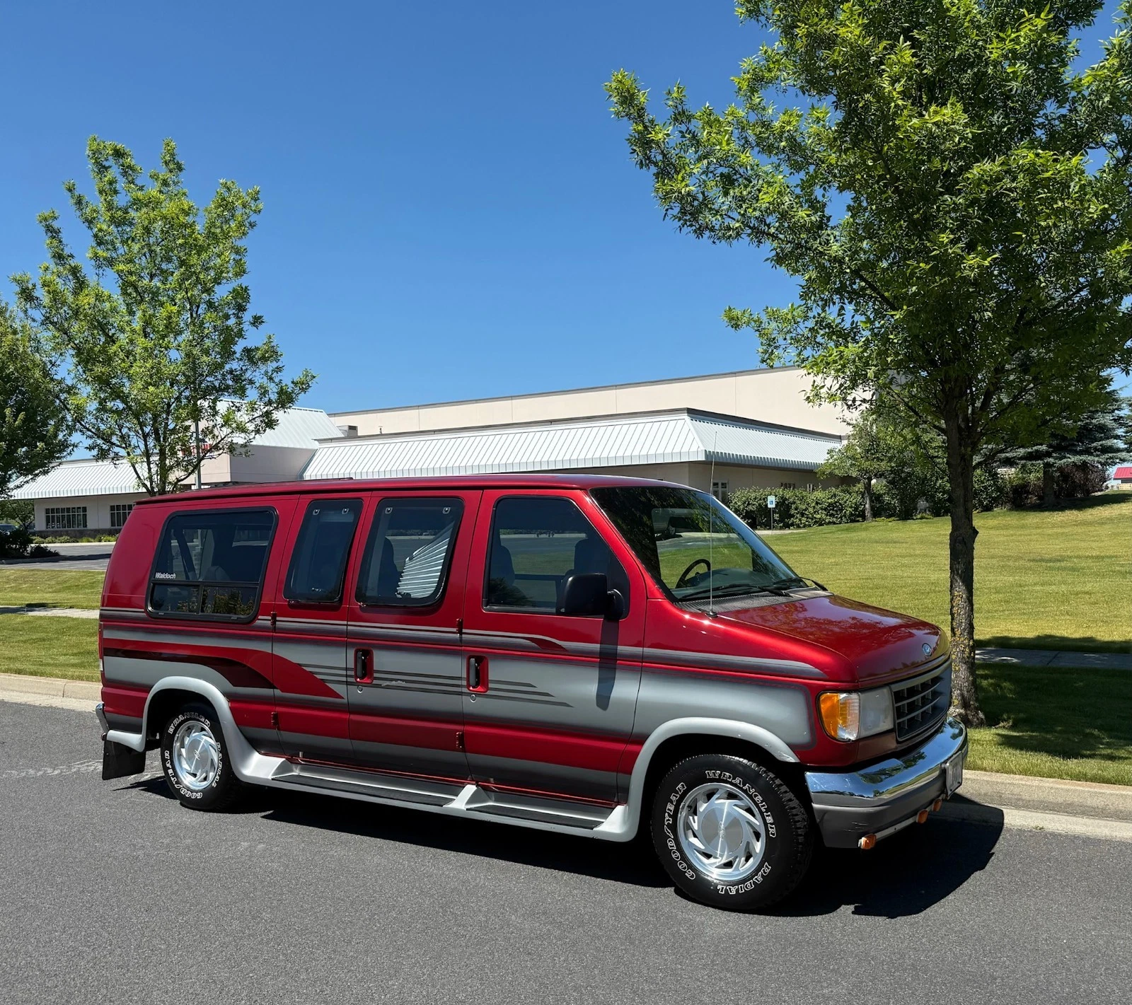 1996 Ford E-Series Van - Image 4