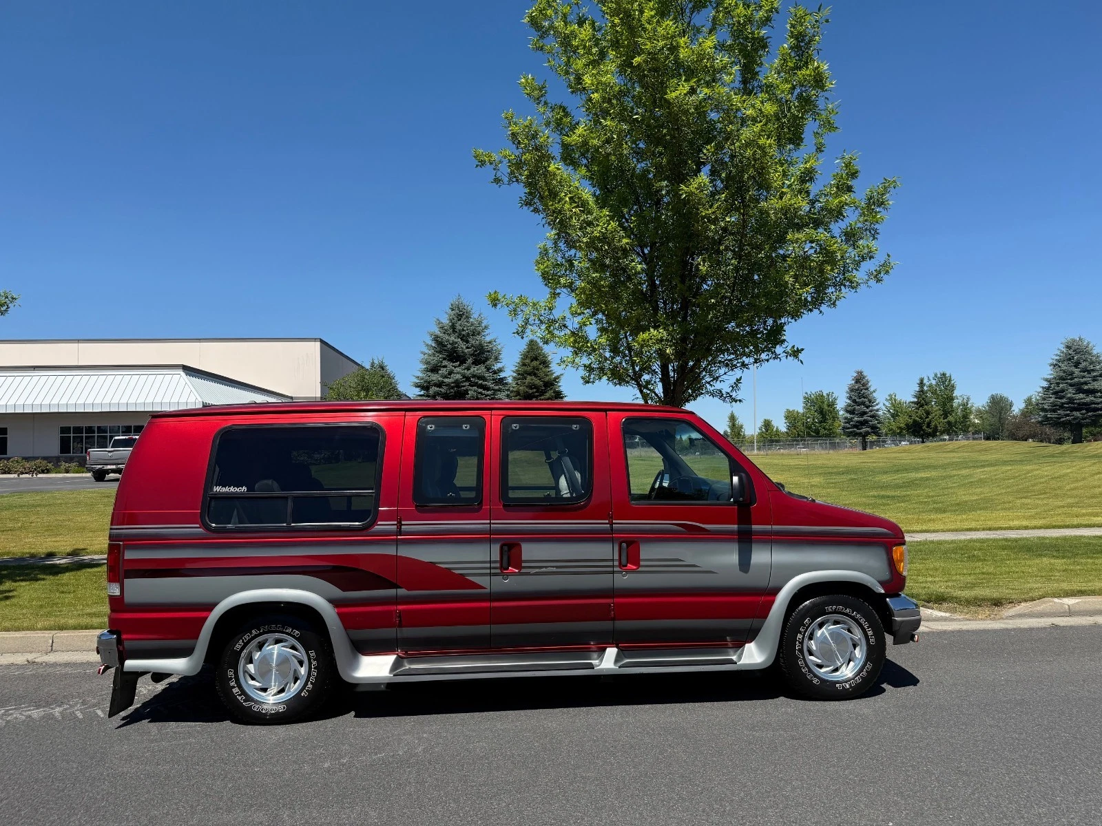 1996 Ford E-Series Van - Image 6